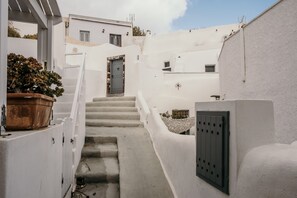 Property grounds - Lala White Suite with private Cinema & plunge pool jacuzzi (Karterádos)