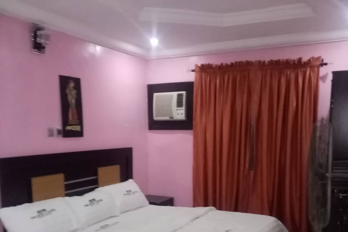 Ferros/tábuas de passar roupa, Wi-Fi de cortesia, roupa de cama