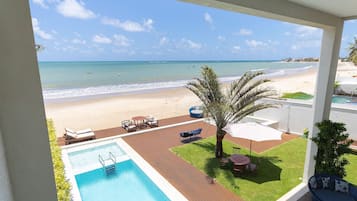 Villa Deluxe | Piscina | Una piscina al aire libre