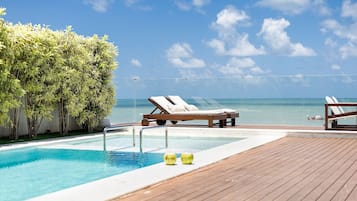 Deluxe Villa | Pool | Outdoor pool