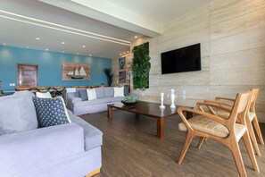 Deluxe Villa | Living area