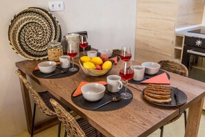 Dining - SEA´YA Family Surf Houses - Villa Abano (Cascais)