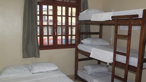 A bunk bed room with a window and curtains. - Pe Na Areia Beach Hostel (Araruama)