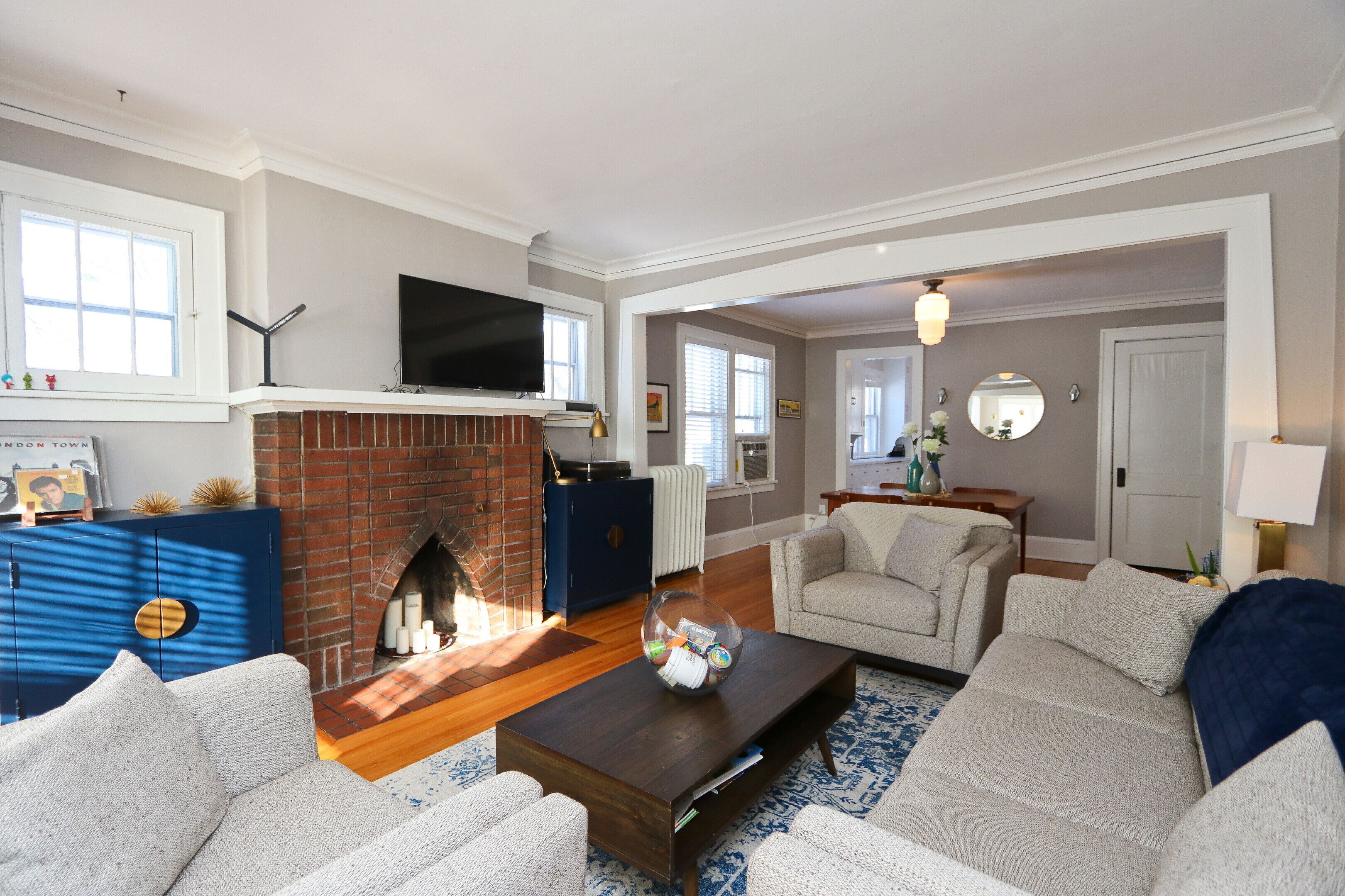 TV, fireplace, stereo