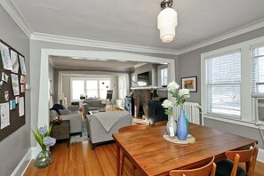 Dining - The Macalester House - Walk to Macalester College and Dining (St Paul)