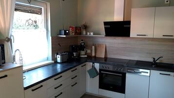 Fridge, microwave, stovetop, dishwasher