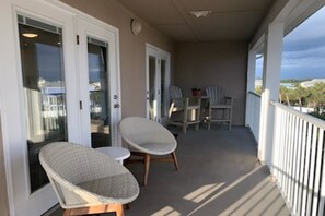 Terrace/patio - Renovated Gulf View - The Beach is Calling YOU! (Pensacola)