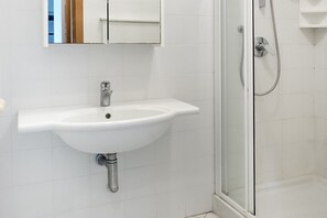 Doccia, bidet, asciugamani