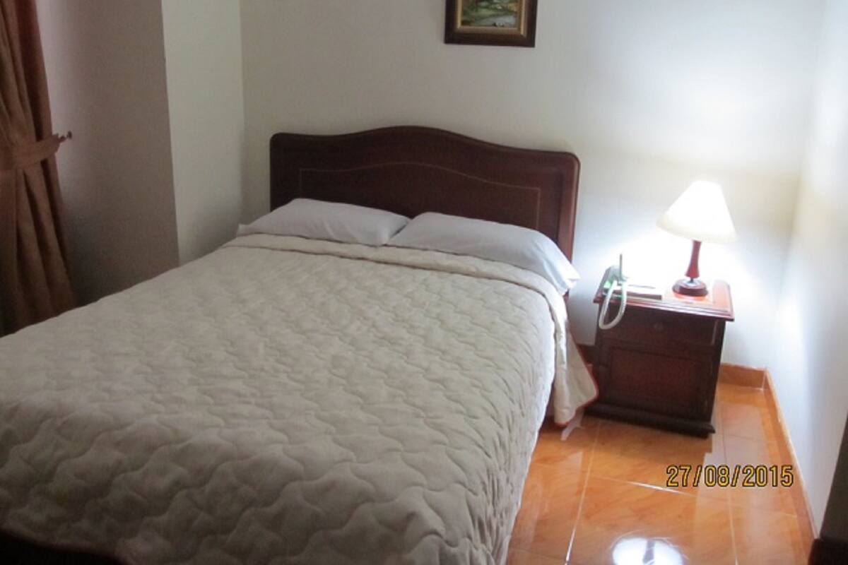 Minibar, desk, laptop workspace, free WiFi