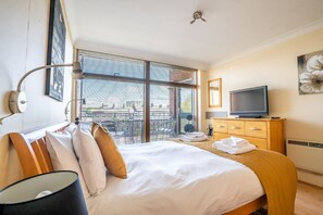 2 chambres, fer et planche à repasser, accès Internet, draps fournis
