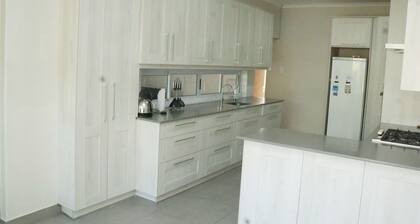 Ylellinen loma-asunto tilavilla alueilla