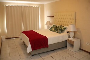 4 makuuhuonetta, silitysrauta/-lauta, Wi-Fi, vuodevaatteet