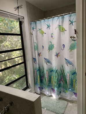 Combined shower/tub, jetted tub, hair dryer, towels - Pool home in tranquil Sanibel Bayou (Sanibel)