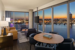 In-room safe, individually furnished, desk, laptop workspace - Canopy by Hilton Baltimore Harbor Point (Baltimore)