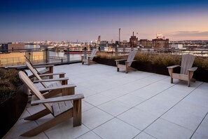 Rooftop terrace - Canopy by Hilton Baltimore Harbor Point (Baltimore)