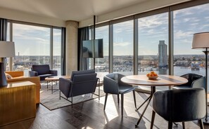 Living area - Canopy by Hilton Baltimore Harbor Point (Baltimore)