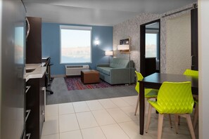 Desk, free WiFi, bed sheets - Home2 Suites by Hilton Page Lake Powell (Page)