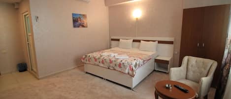 1 bedroom, in-room safe, desk, iron/ironing board