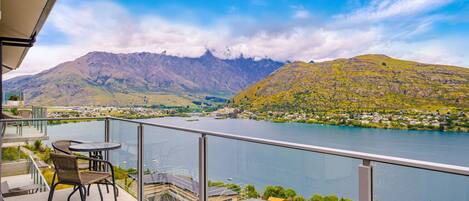 تناول الطعام بالخارج