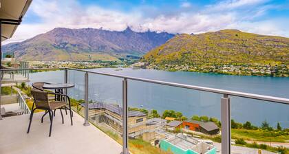 Queenstown Lake Views - Upstairs Apartment