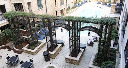 Luxus Dilworth 1BR, Fitnessraum, Balkon, kostenfreies Parken