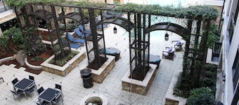 Modern Cozy 1BR ◉ Gym ◉ Balcony ◉ Free Parking