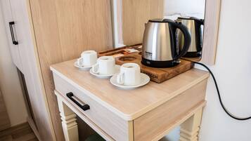 Standard-Dreibettzimmer | Kaffee und/oder Kaffeemaschine