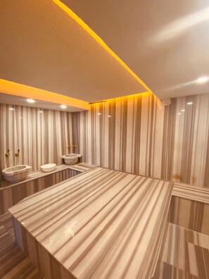 Nhà tắm công cộng