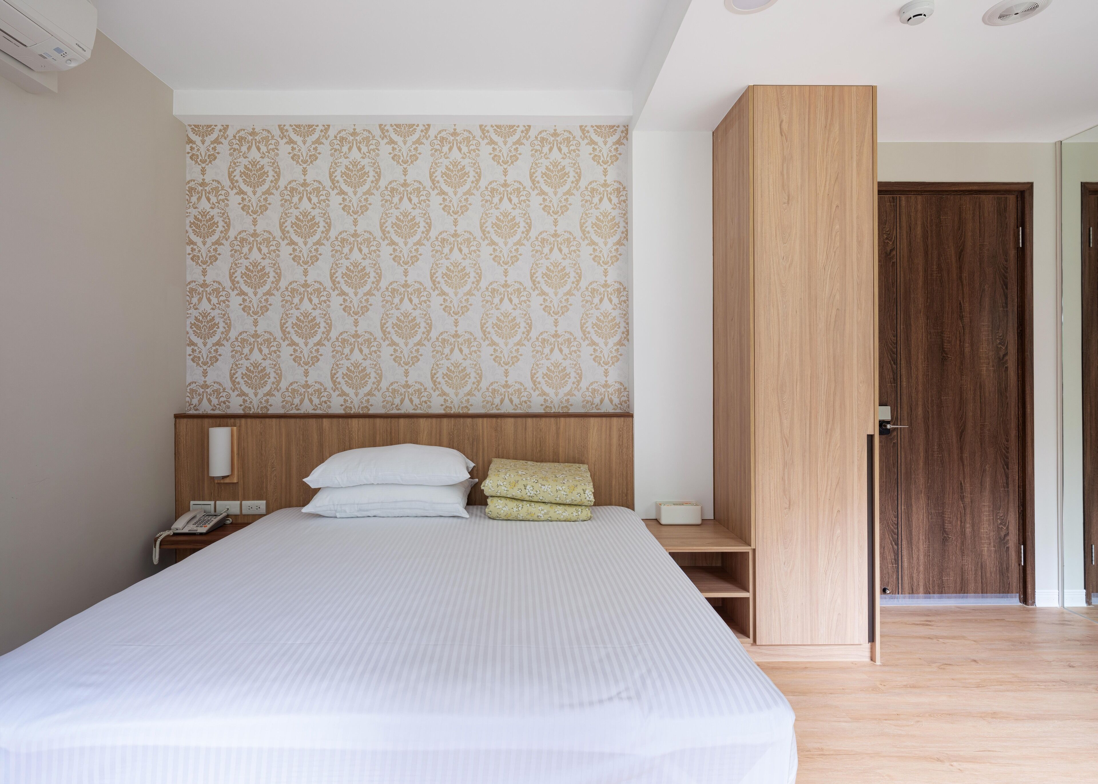 Quarto casal conforto | Escrivaninha, Wi-Fi de cortesia, roupa de cama