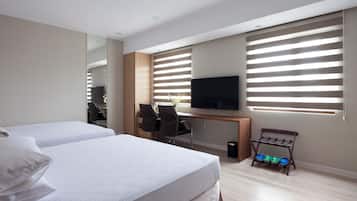 Comfort-Vierbettzimmer | 2 Schlafzimmer, Schreibtisch, kostenloses WLAN, Bettwäsche