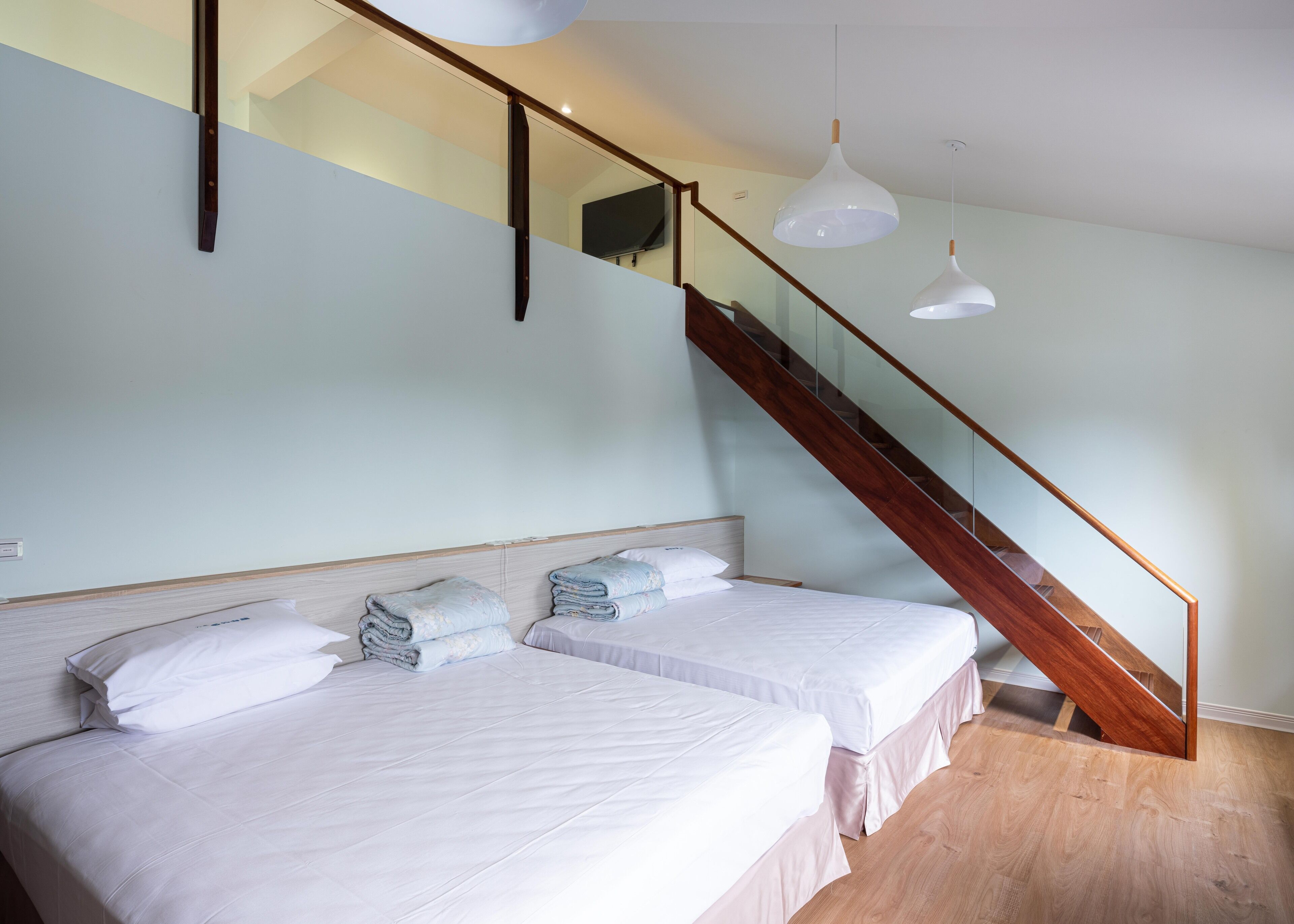 Loft Comfort | Meja kerja, Wi-Fi gratis, dan seprai linen