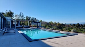 Indoor pool, outdoor pool - Ideal for 6 adults and 4 children, swimming pool, barbecue and playground (3305 Coja Portugal)