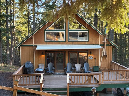 Cozy Evergreen Cabin