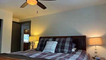 3 bedrooms, desk, iron/ironing board, free WiFi