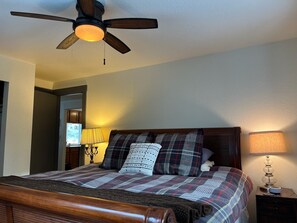 3 habitaciones, escritorio, tabla de planchar con plancha y wifi gratis