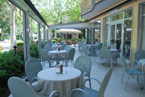 Terrace/patio - Hotel Cristoforo Colombo (Cesenatico)