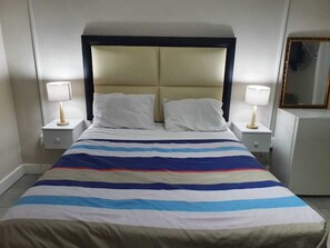 Minibar, free WiFi, bed sheets - The Monument Guesthouse (Gqeberha (Port Elizabeth))