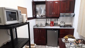 A compact kitchen with a microwave, coffee maker, and a small refrigerator. - Aparthotel Boquete (Boquete)