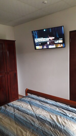 1 chambre, décoration personnalisée, ameublement personnalisé, bureau