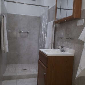 Dusche im Bad