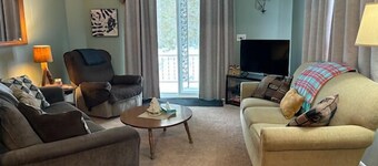 共和国のヘムロックハウス-ホットタブ、WiFi（プレ ミアム）、衛星テレビ（プレミアム）、ペット可