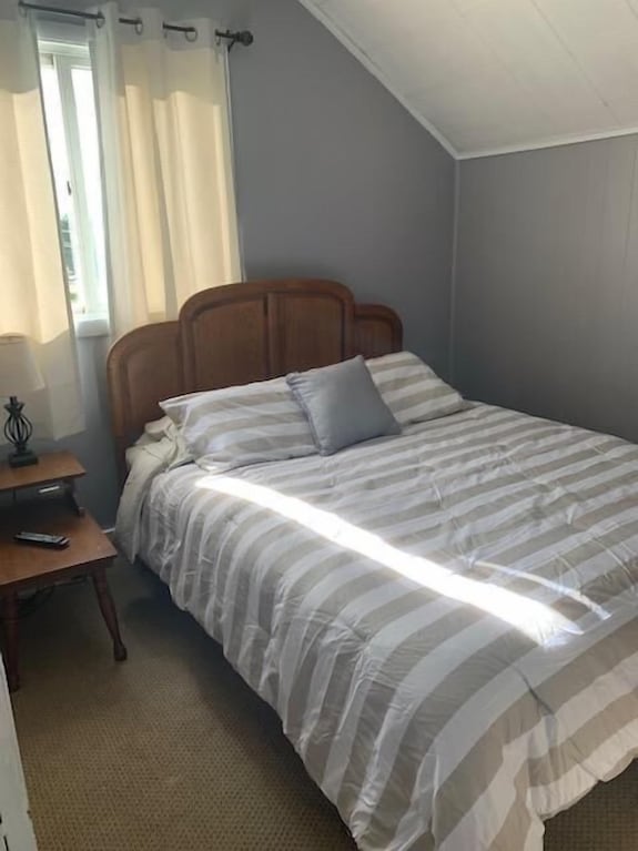 Hemlock House In Republic (South) : Summer Up Getaway | Hot Tub, Fire Pit & Dogs Welcome - Michigan