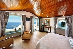 5 Schlafzimmer, Schreibtisch, Bügeleisen/Bügelbrett, Reisekinderbett