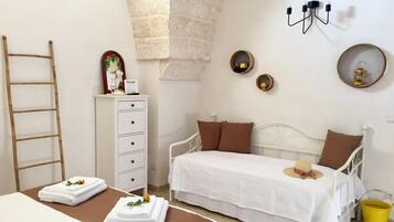 Couette en duvet d'oie, matelas mémoire de forme, rideaux occultants