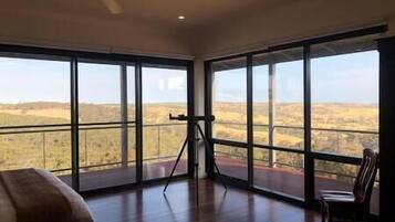 4 bedrooms, desk, soundproofing, free WiFi