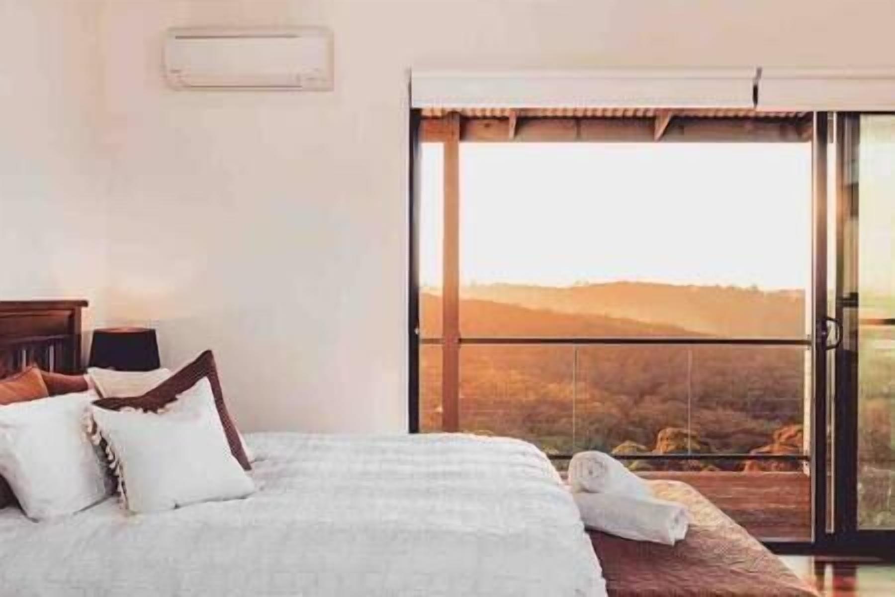 4 bedrooms, desk, soundproofing, free WiFi