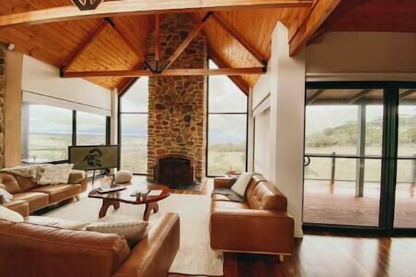 Pure luxury, spacious accommodation and spectacular valley views down to Victor Harbor and Granite Island.