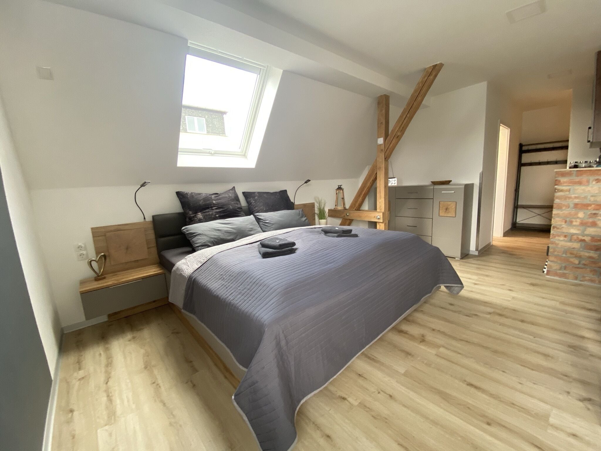 Deluxe-Apartment, 1 King-Bett, Nichtraucher | Individuell dekoriert, Verdunkelungsvorhänge, kostenlose Babybetten