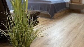 A bedroom with a bed, a window, and a potted plant. - my inn (Chemnitz)