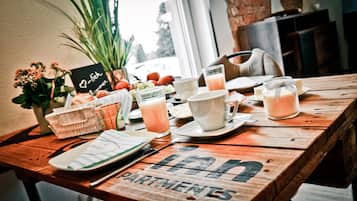 Design-Apartment | Essbereich im Zimmer